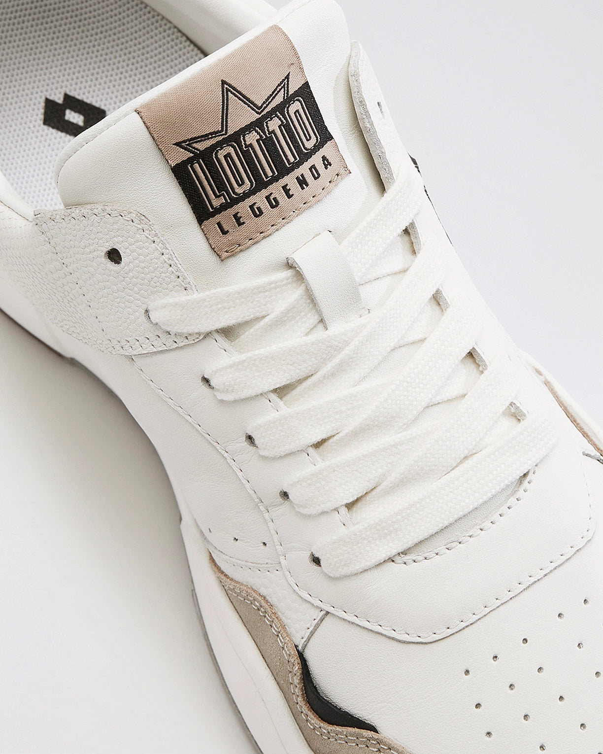 Hoop Star OG - White-Black Beauty