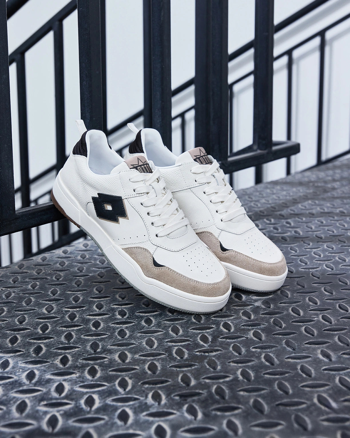 Hoop Star OG - Star White-Black Beauty-Fossil