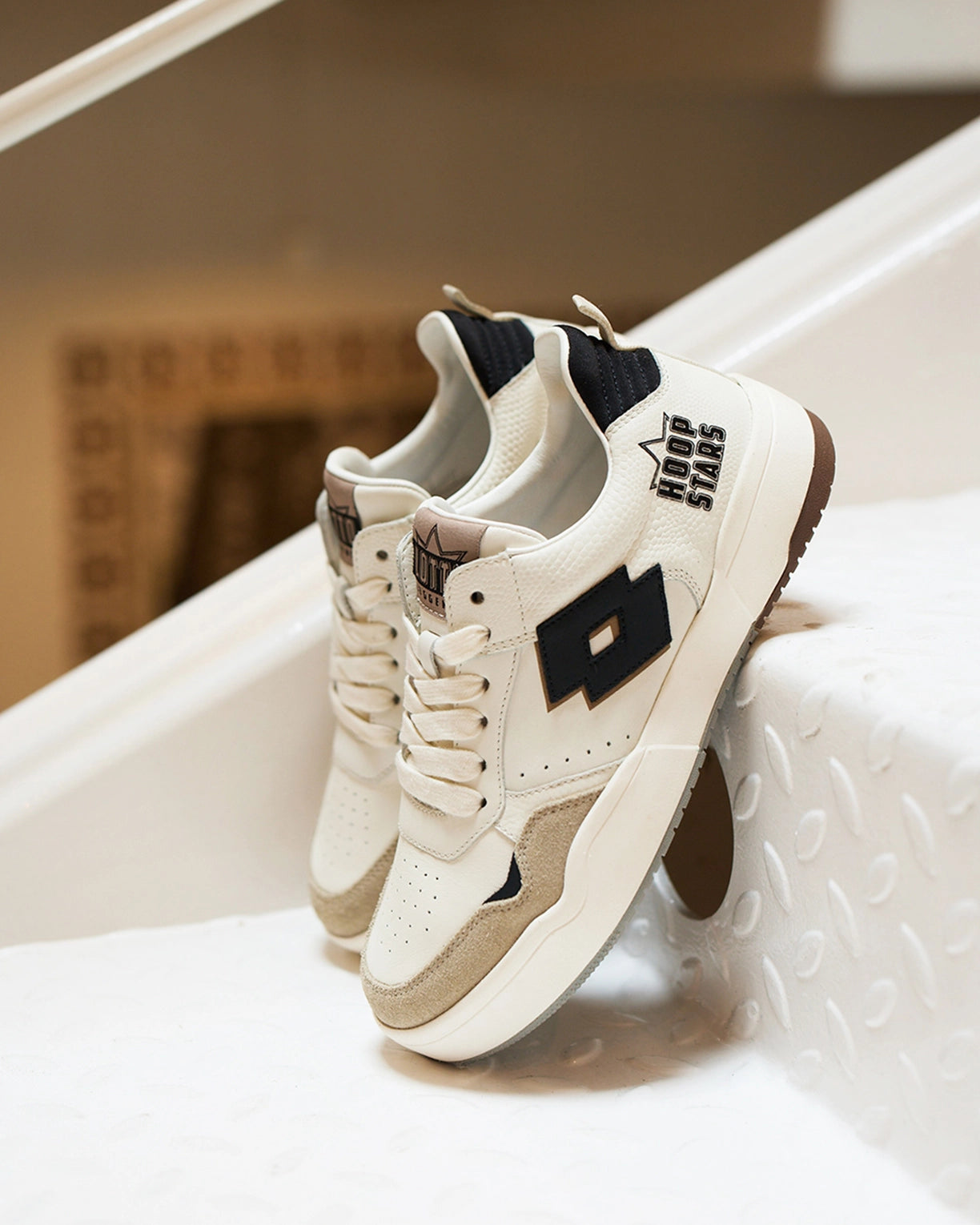 Hoop Star OG - White-Black Beauty