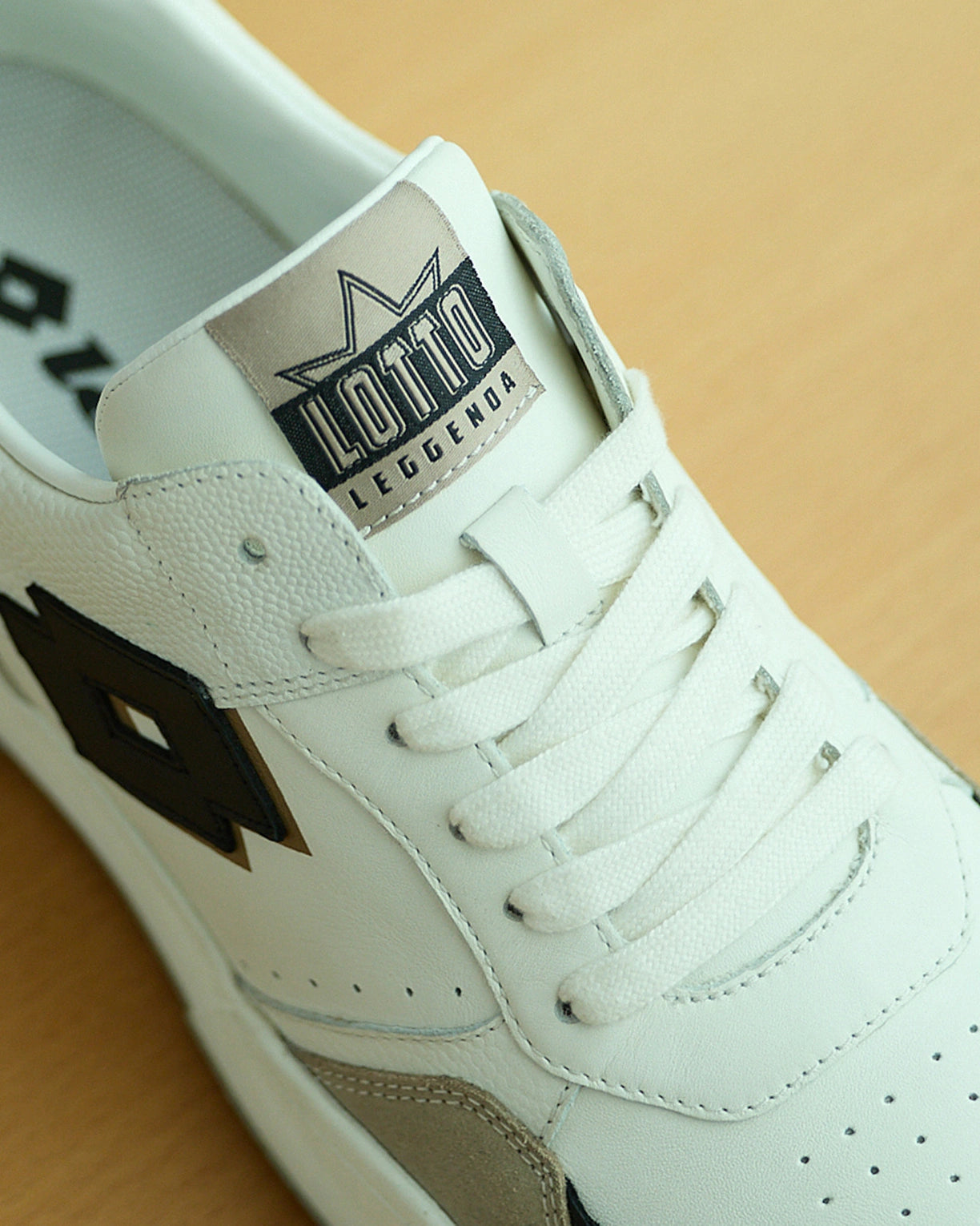 Hoop Star OG - White-Black Beauty