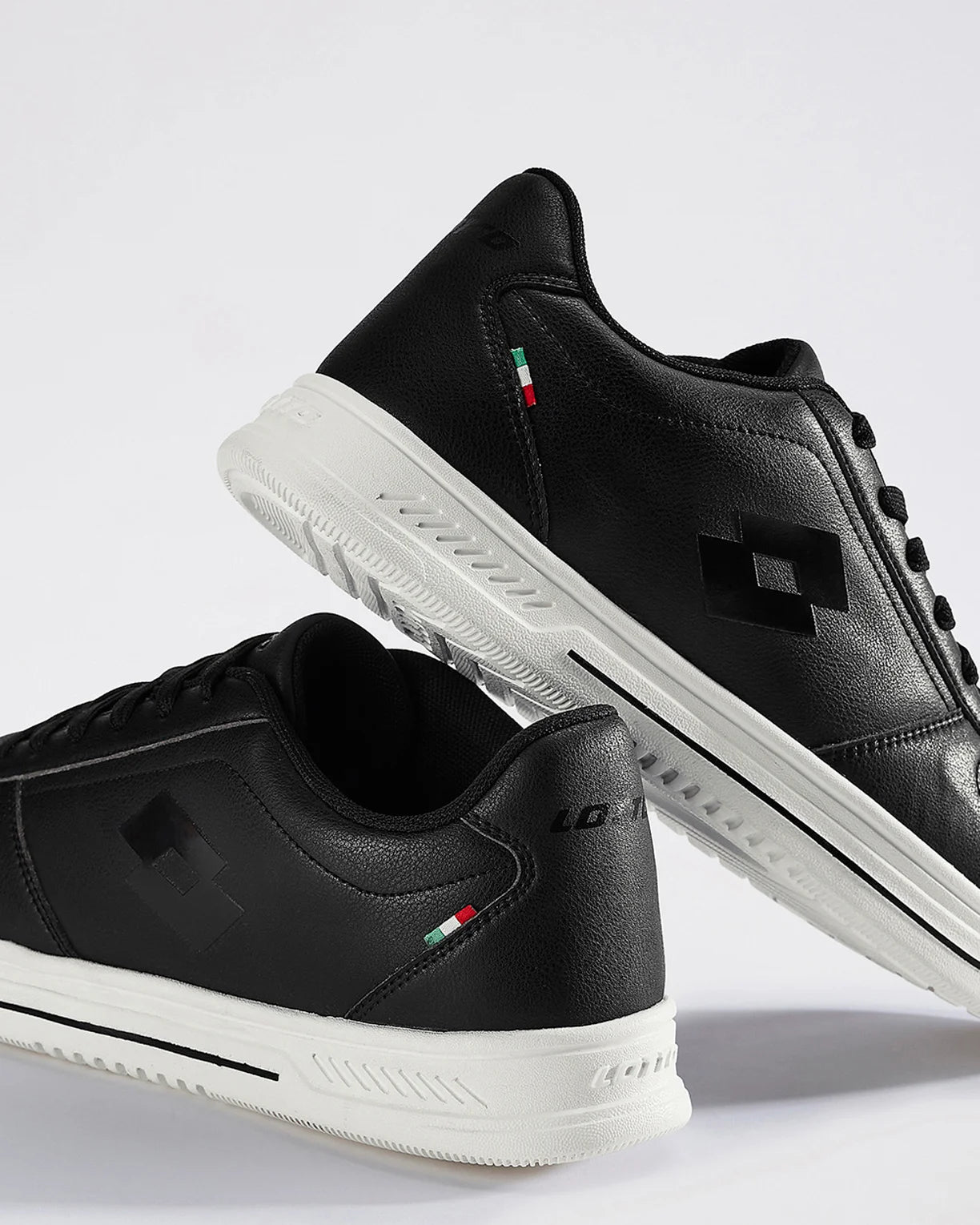 Strada - Black-White