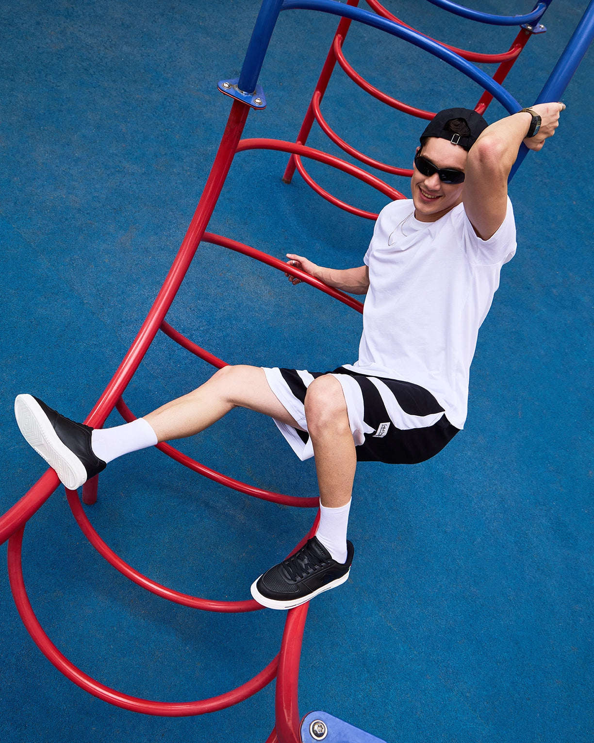 Strada - Black-White