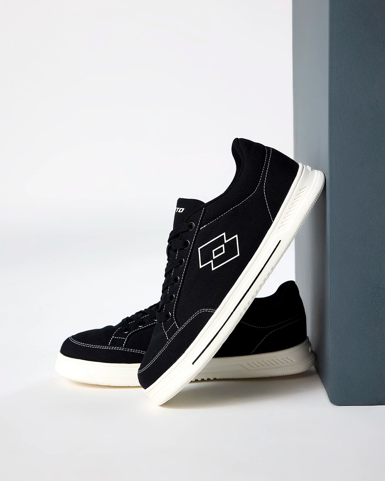 Strada Vele - Black Beauty-Star White