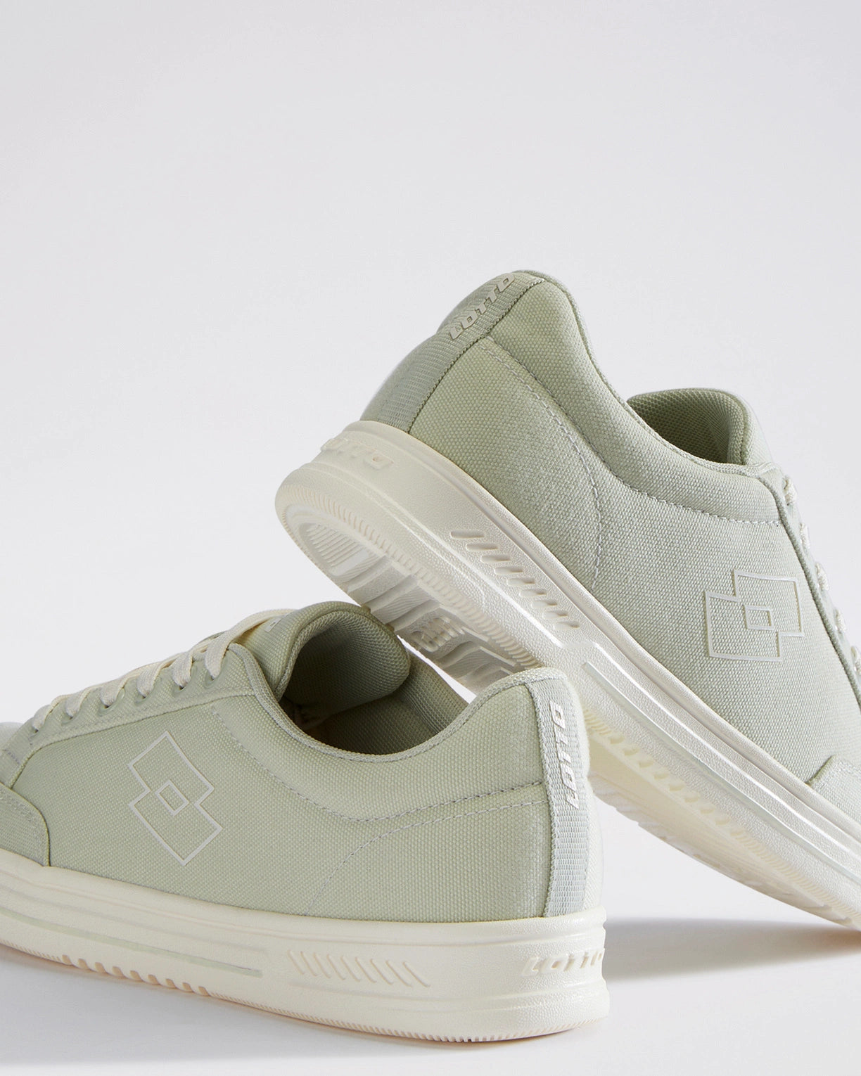 Strada Vele - Celadon Tint-Gardenia