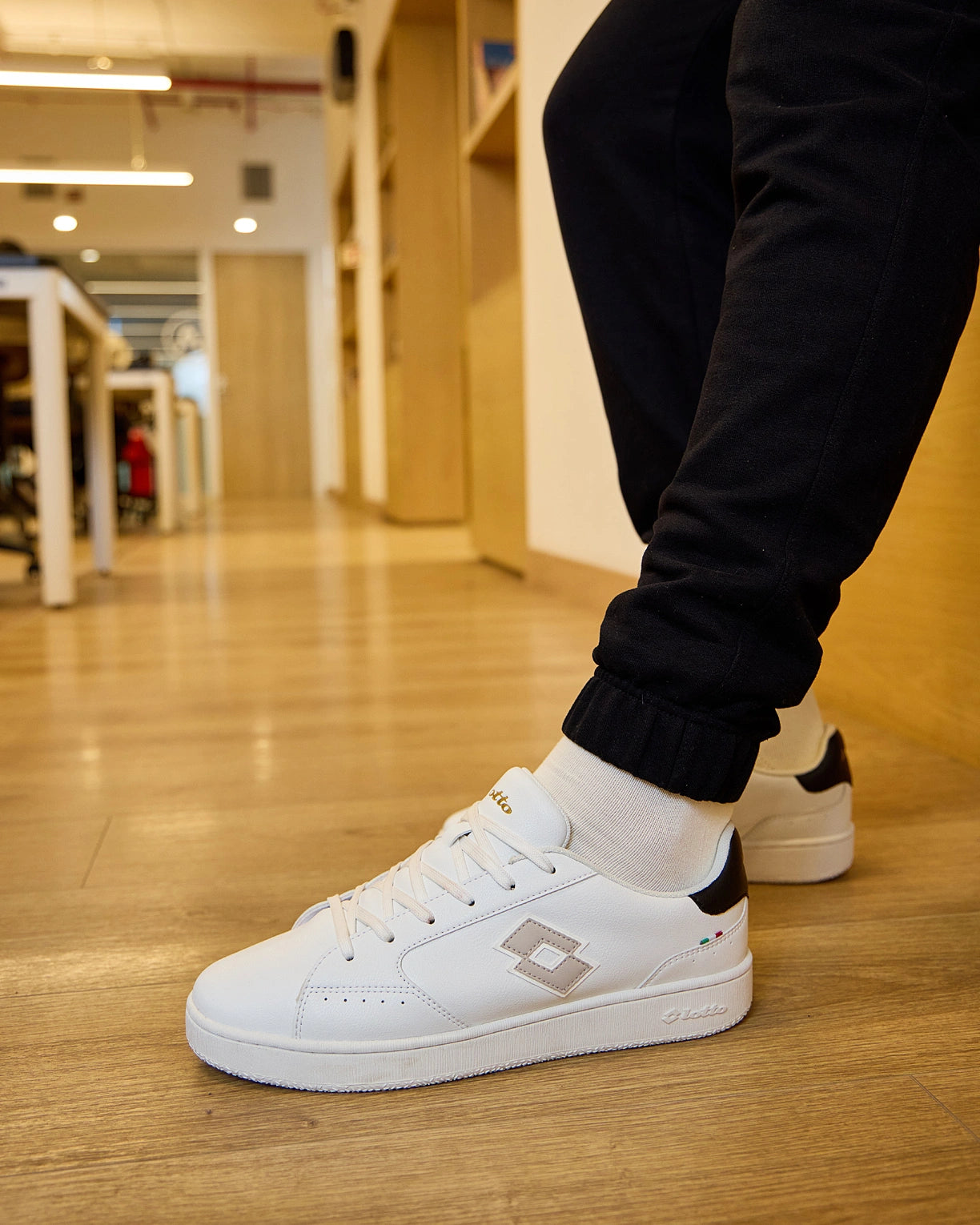 Autograph Urbano - White-Black Beauty