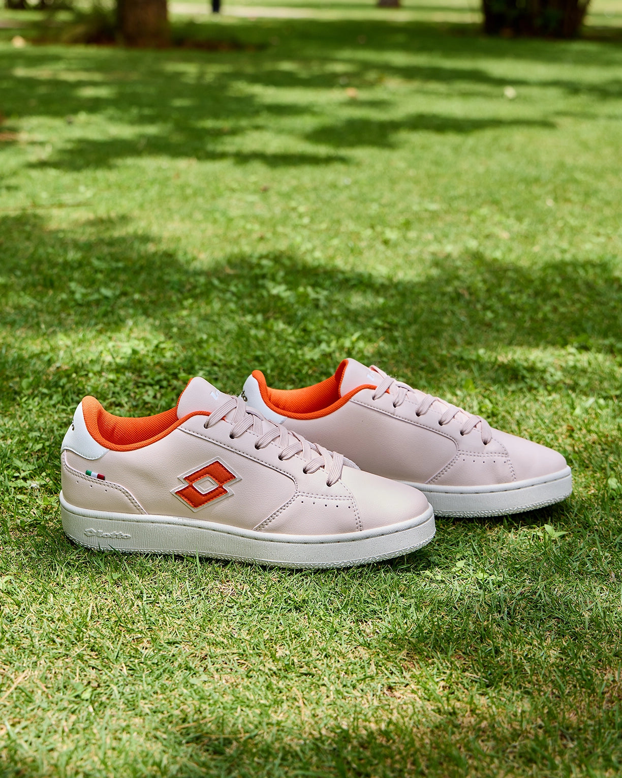 Autograph Urbano - Crystal Gray-Red Orange Metallic