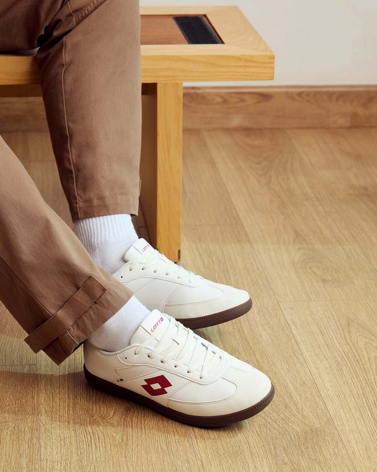 Mavin Court - Star White-Pompeian Red