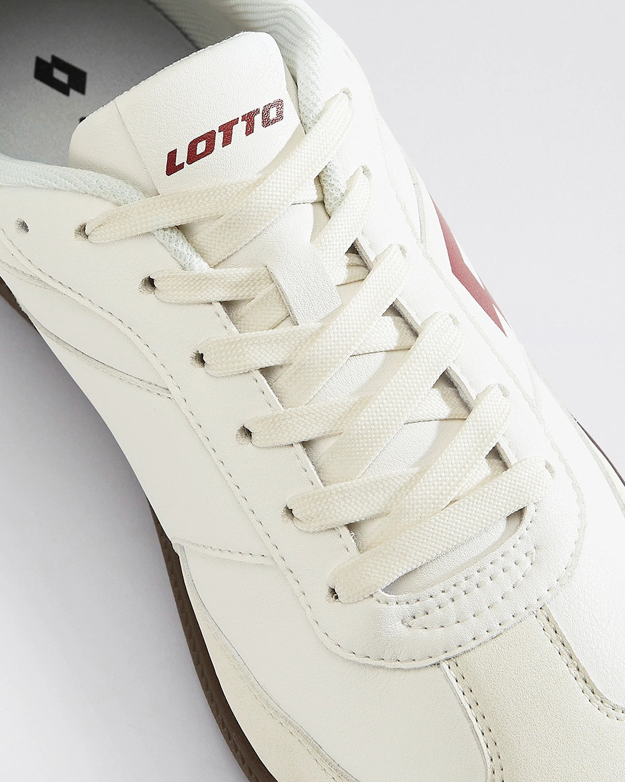 Mavin Court - Star White-Pompeian Red