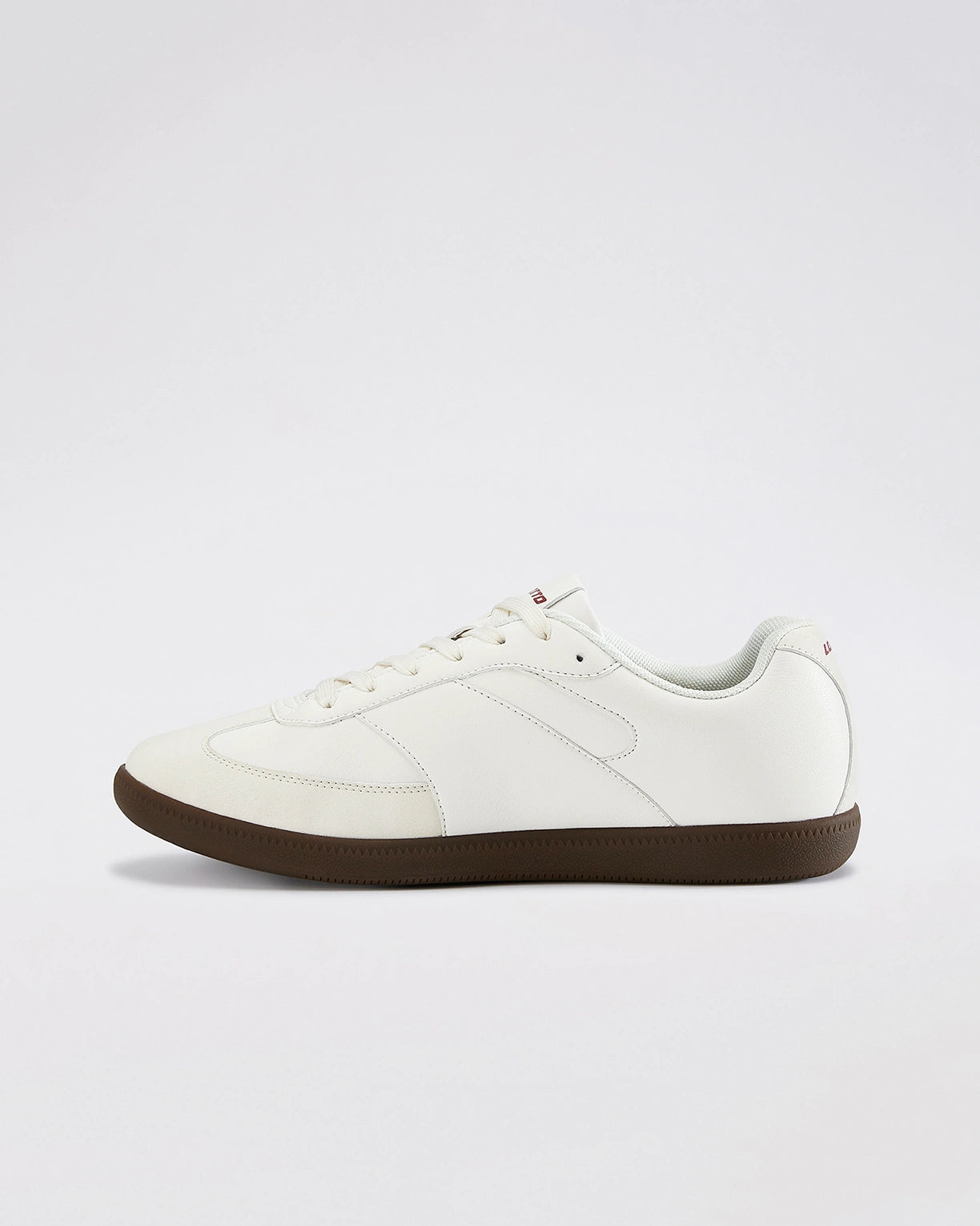 Mavin Court - Star White-Pompeian Red