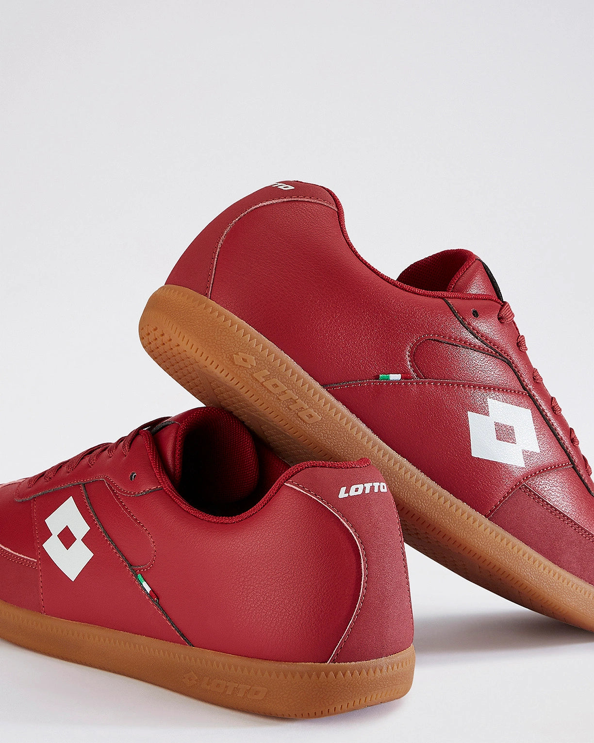 Mavin Court - Pompeian Red-Star White