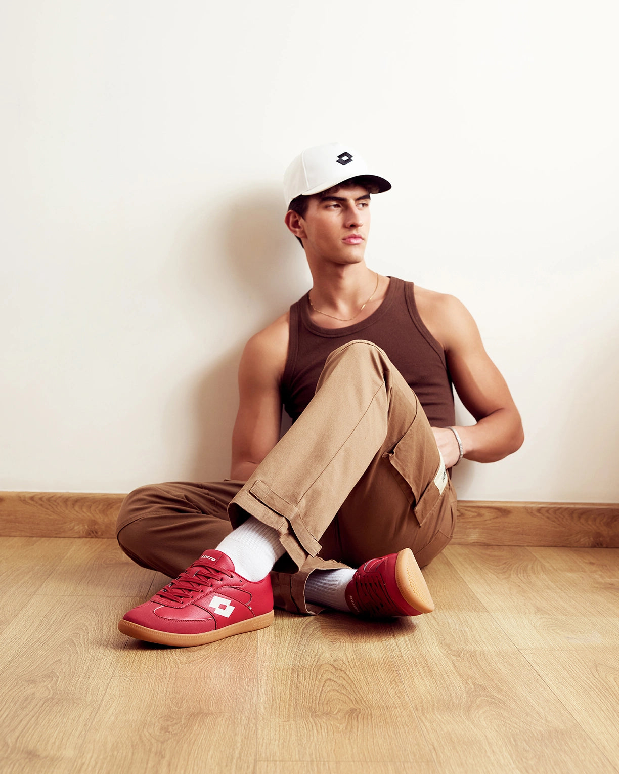 Mavin Court - Pompeian Red-Star White