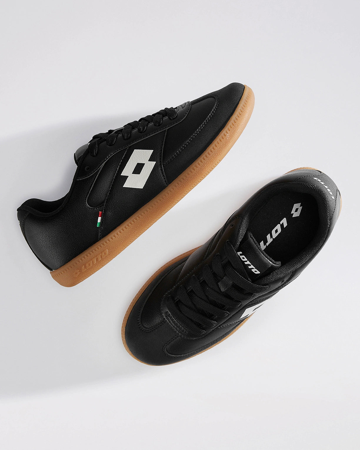 Mavin Court - Black Beauty-Star White