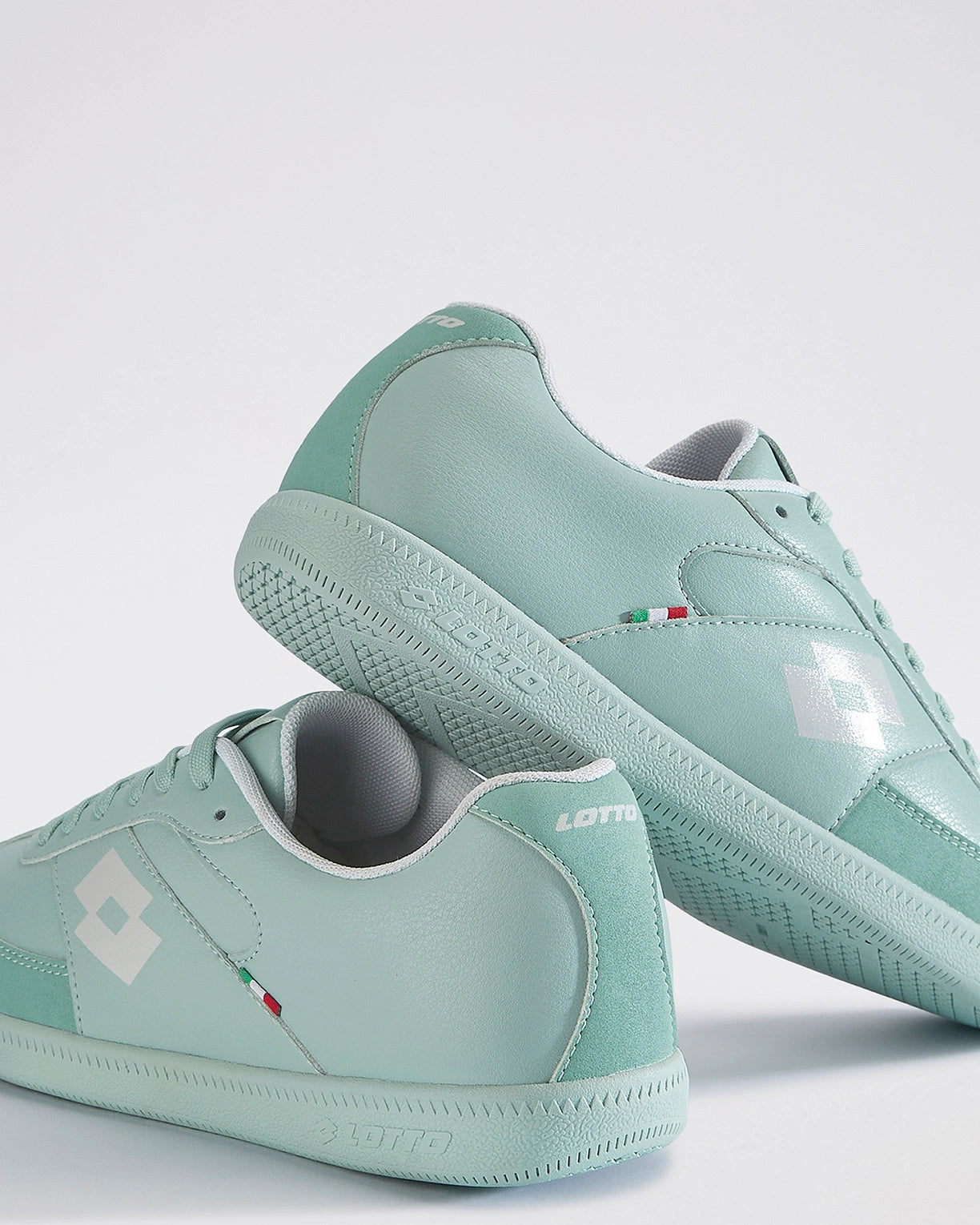 Mavin Court - Icy Morn-Star White