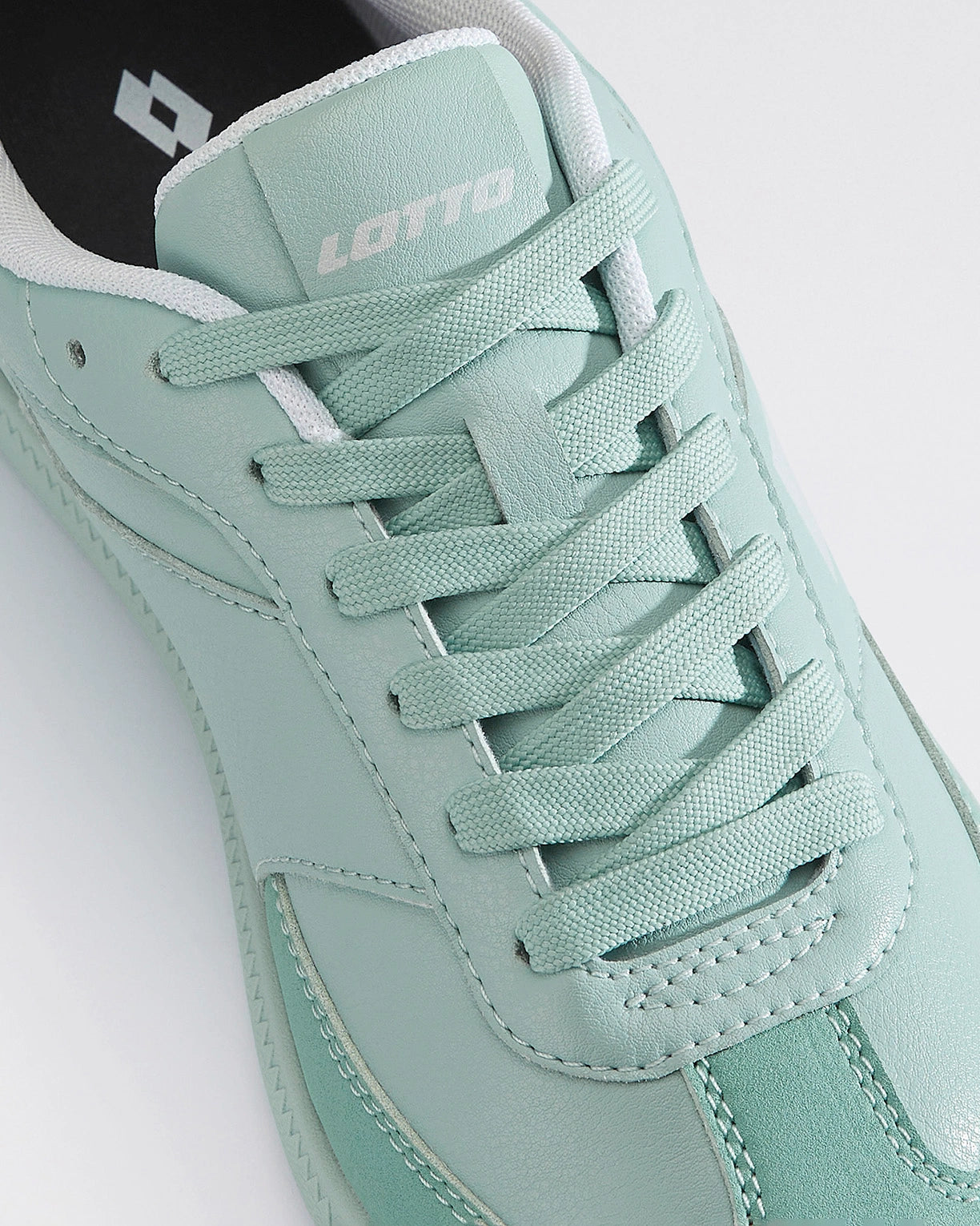 Mavin Court - Icy Morn-Star White