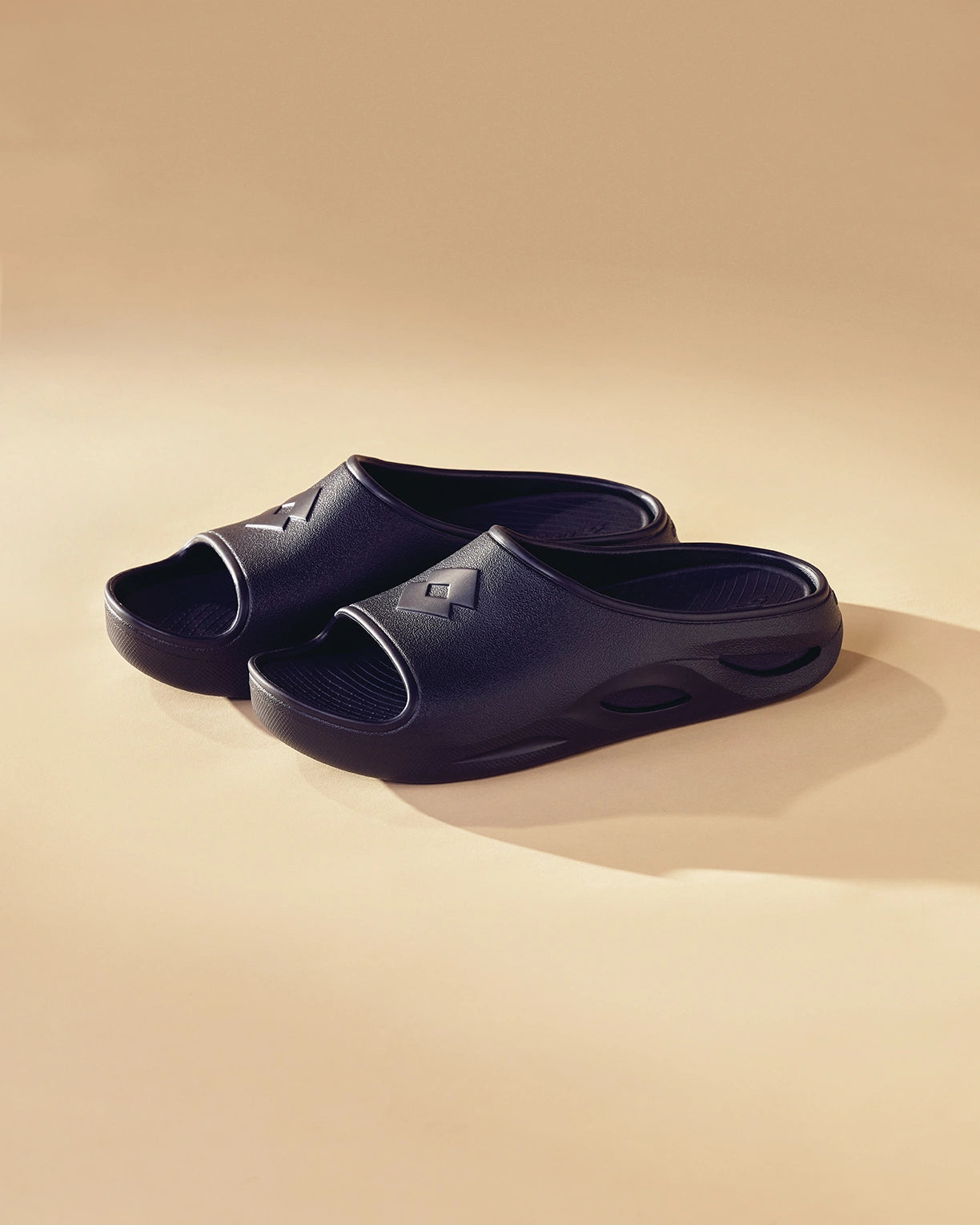 Esotica Slide - Black-Beauty