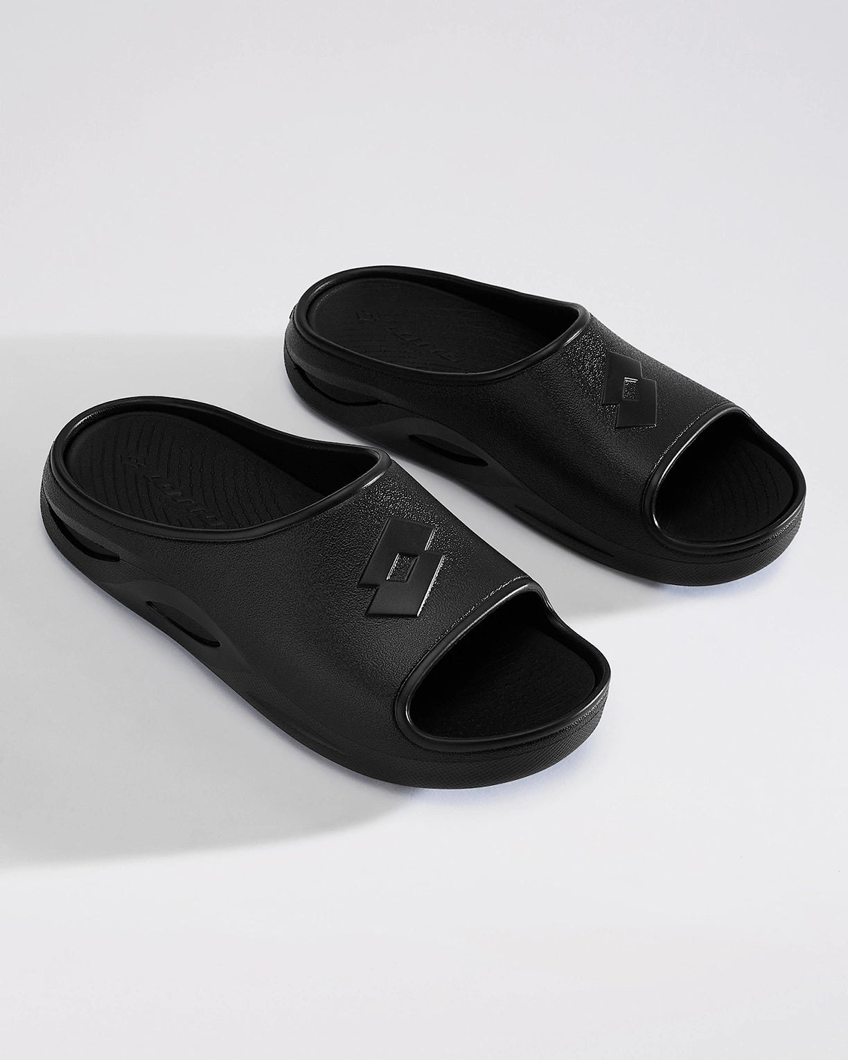 Esotica Slide - Black-Beauty