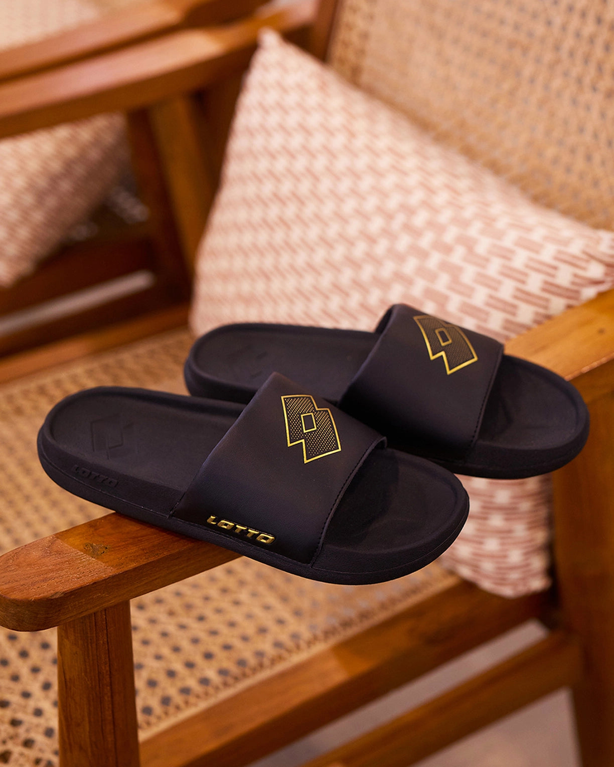 Enduro Plus - Black Beauty-Gold Metallic