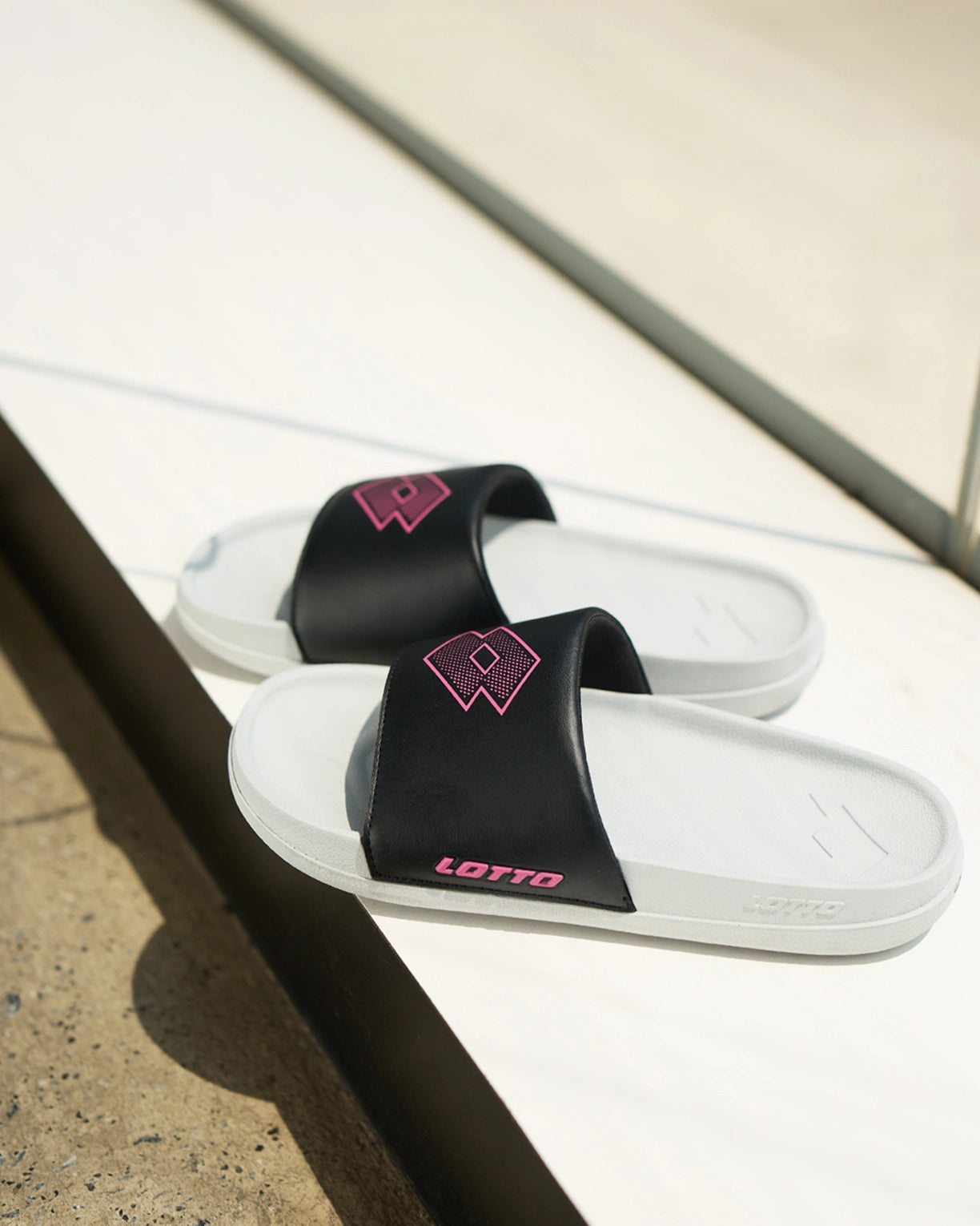 Enduro Plus - Glacier Grey-Black Beauty-Carmine Rose