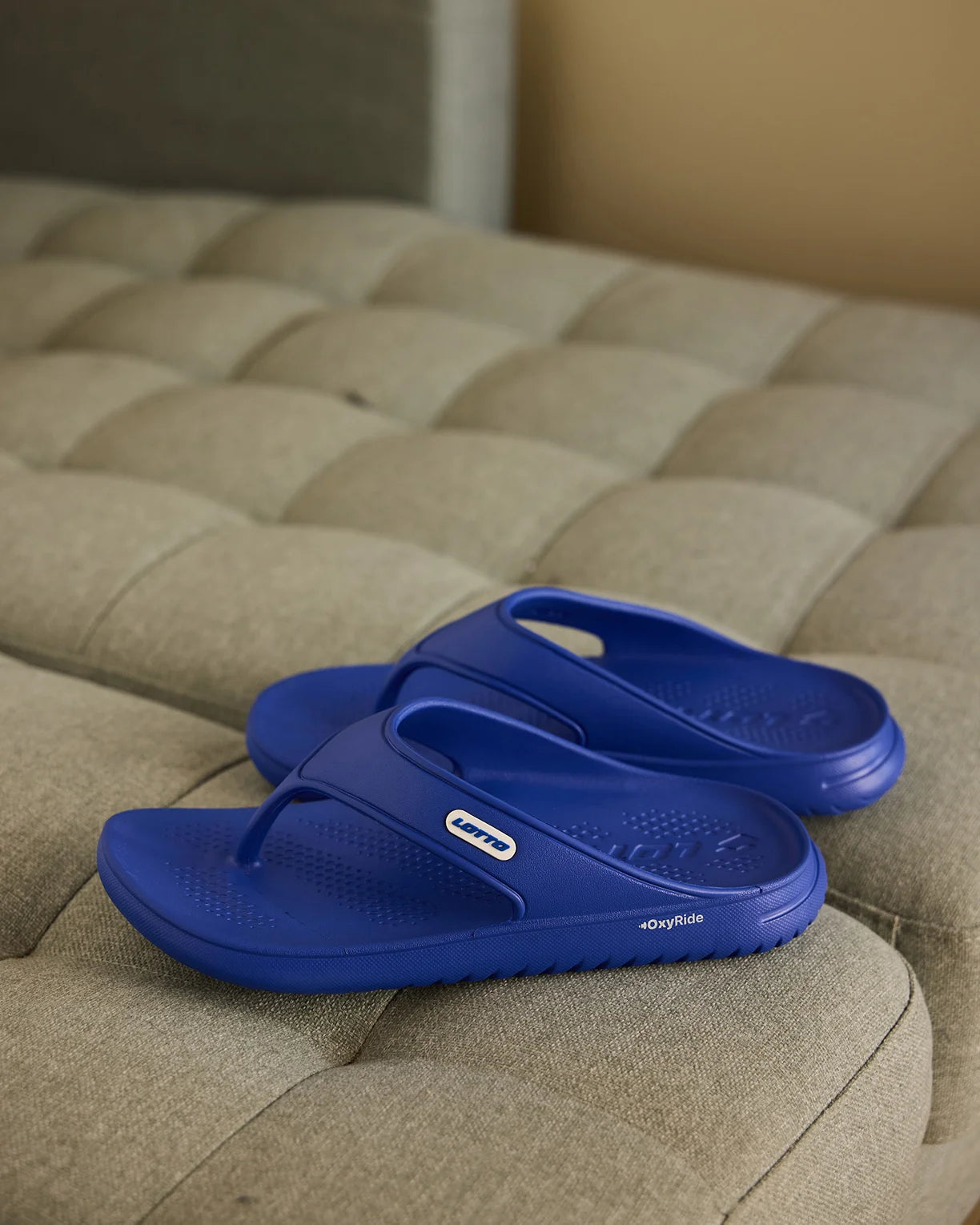 Momentum - Dazzling Blue-White