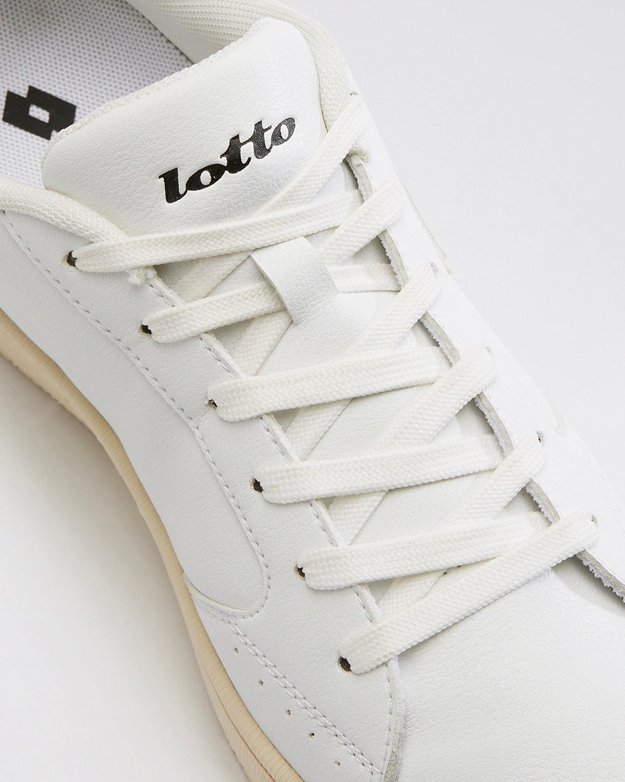 Autograph Urbano - White-Black Beauty