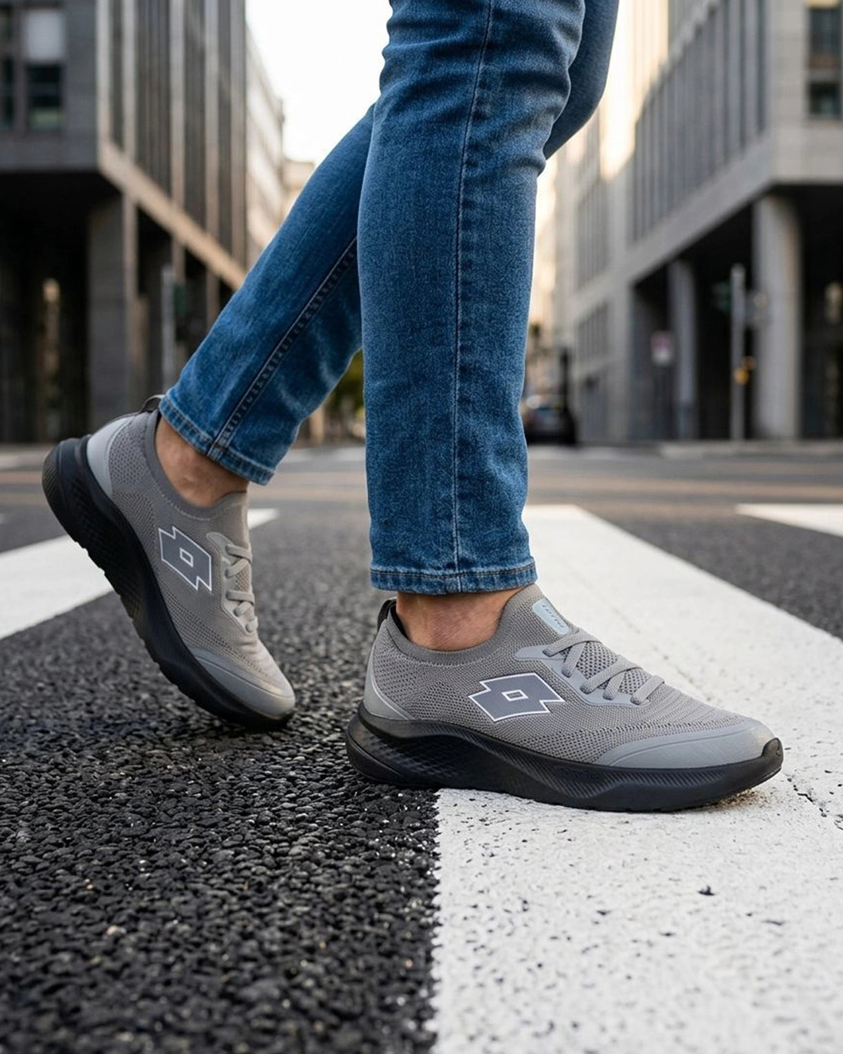 Men Lotto Oxyrun Slip On - Sharkskin-Black Beauty Walking Shoes4