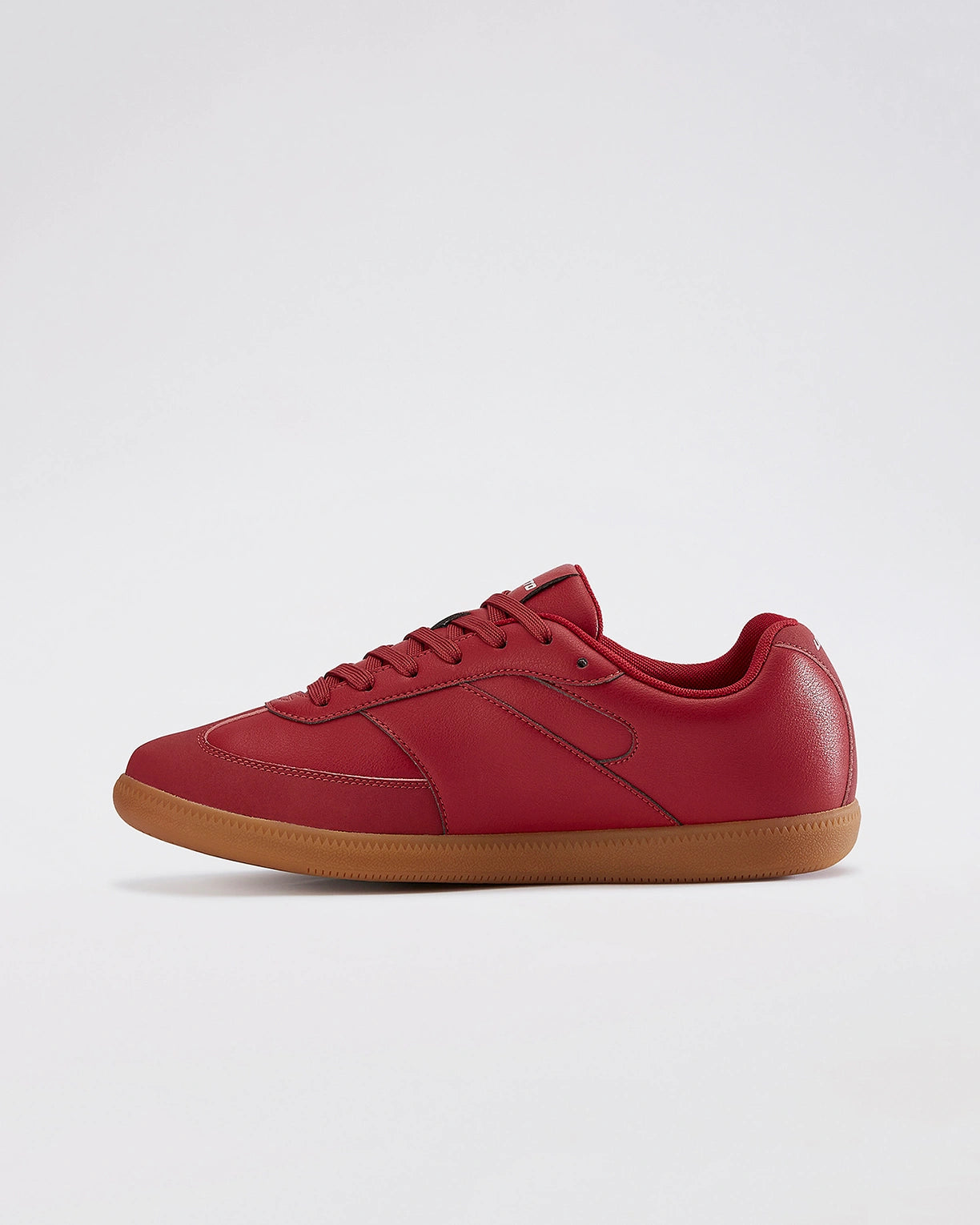 Mavin Court - Pompeian Red-Star White