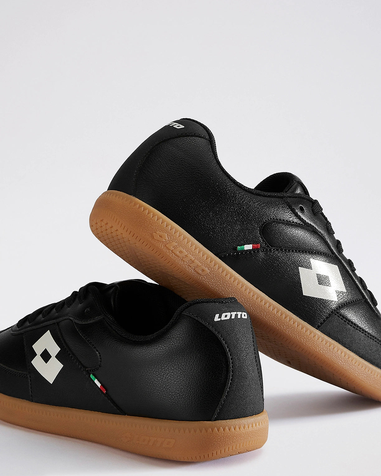 Mavin Court - Black Beauty-Star White