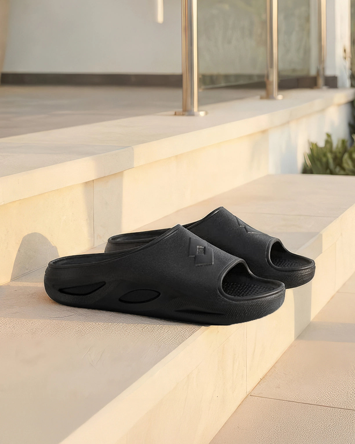 Esotica Slide - Black Beauty