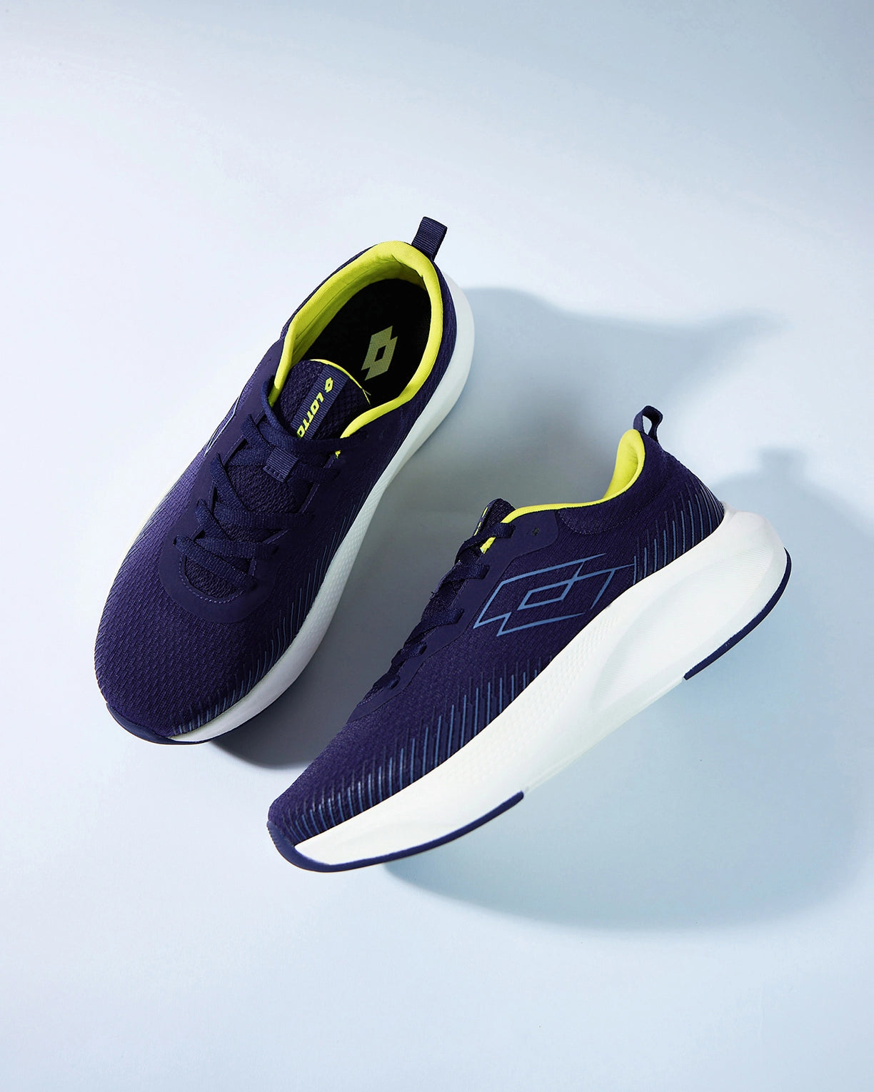 Strikerun - Peacoat-Star White