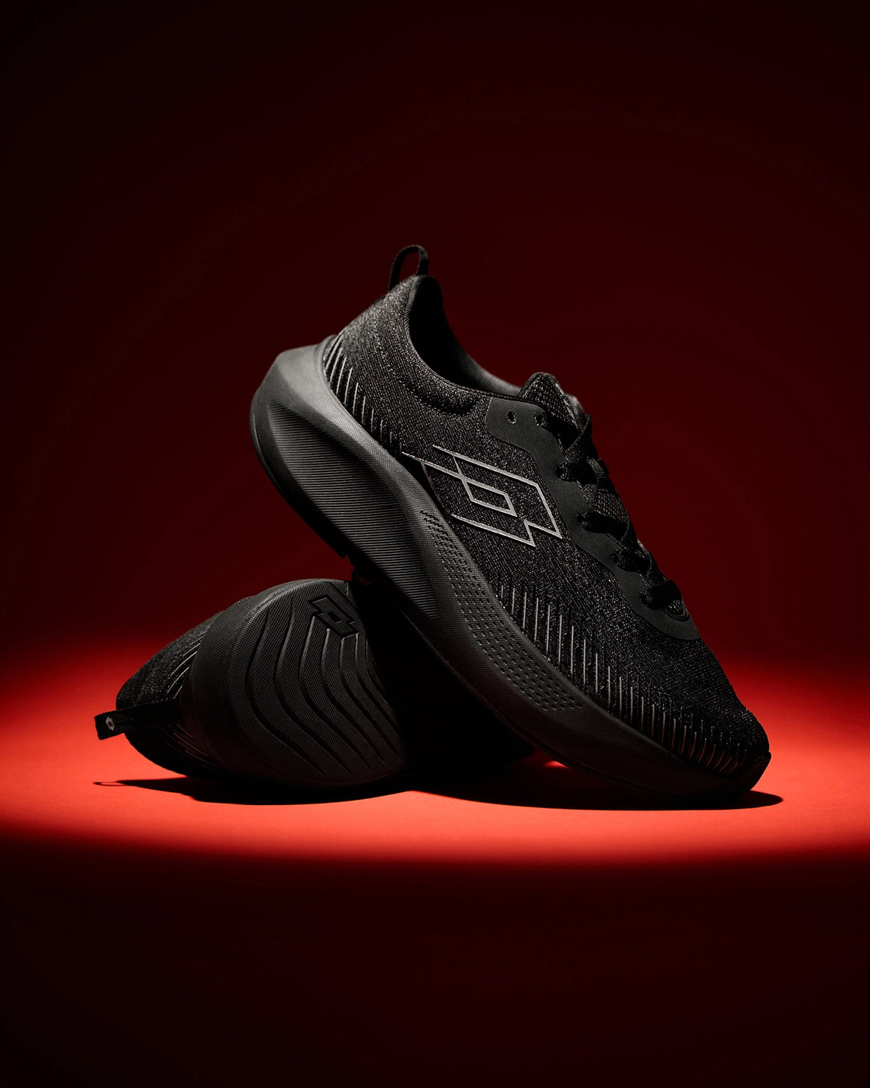 Strikerun - Black Beauty-Frost Gray