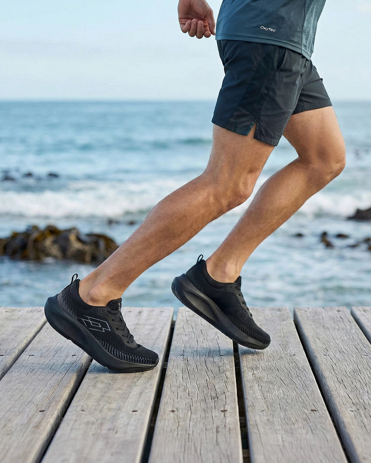 Strikerun - Black Beauty-Frost Gray