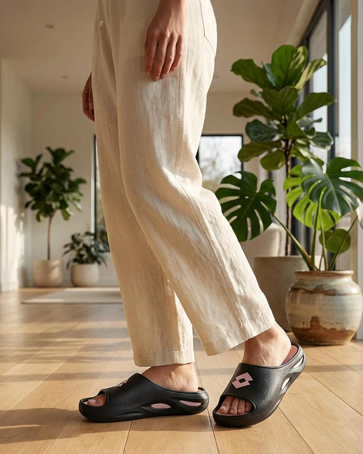 Esotica Slide - Black Beauty-Light Lilac