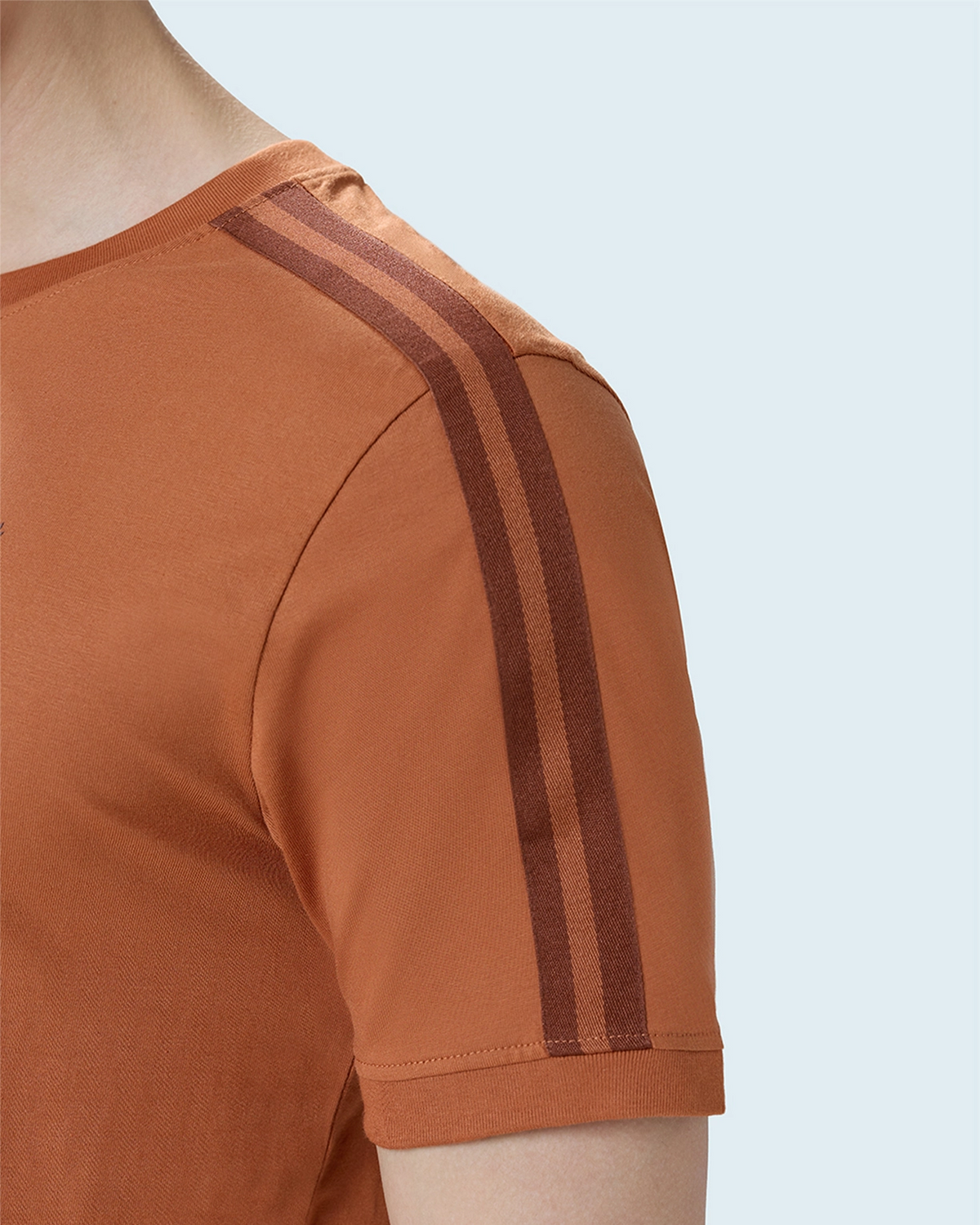 Courtline Rib Neck Tee - Brown