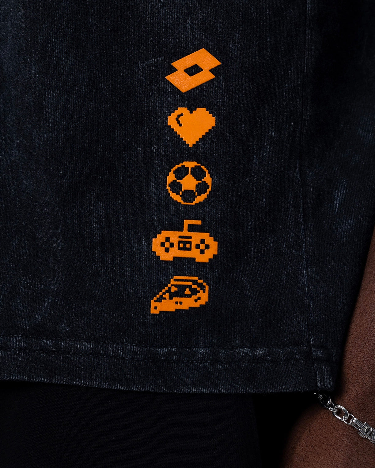 Street Play Icons Tee - Black Beauty