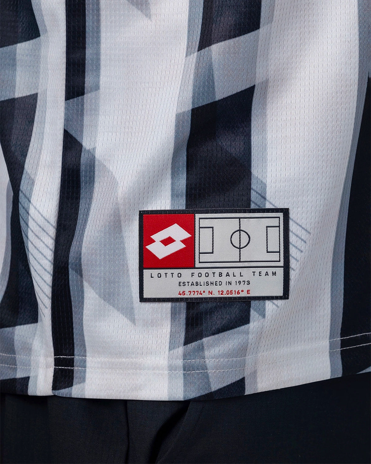 Men Lotto Kickoff Full Sleeves Jersey - Black & White T-shirts4